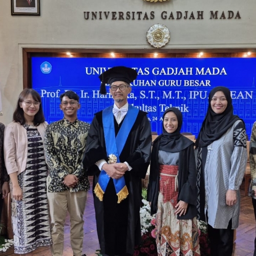DOSEN TEKNIK GEOMATIKA UPNVY HADIRI PENGUKUHAN GURU BESAR PROF. DR. IR. HARINTAKA, S.T., M.T., IPU., ASEAN ENG.